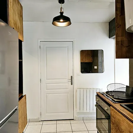 Refuge Urbain - Ideal Pour Familles & Amis - Calme En Plein Centre-ville - Wifi Debit - Netflix - Machine A Laver - Gare, Cathedrale De Reims, Commerces, Restaurants & Transports En Commun Accessibles A Pied En Moins De 10 Minutes Daire *