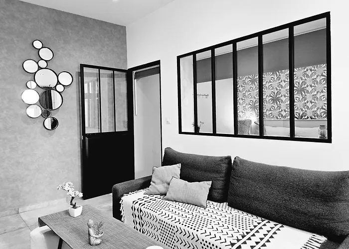 Апартаменты Refuge Urbain - Ideal Pour Familles & Amis - Calme En Plein Centre-ville - Wifi Debit - Netflix - Machine A Laver - Gare, Cathedrale De Reims, Commerces, Restaurants & Transports En Commun Accessibles A Pied En Moins De 10 Minutes