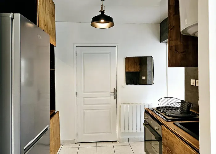 Refuge Urbain - Ideal Pour Familles & Amis - Calme En Plein Centre-ville - Wifi Debit - Netflix - Machine A Laver - Gare, Cathedrale De Reims, Commerces, Restaurants & Transports En Commun Accessibles A Pied En Moins De 10 Minutes Апартаменты *