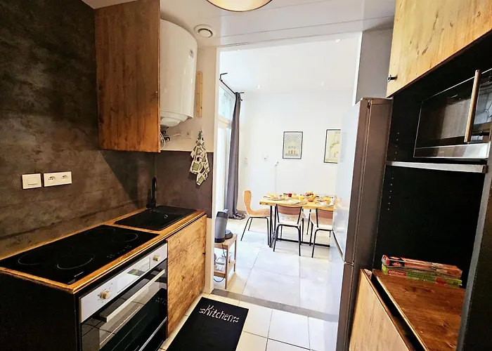 Refuge Urbain - Ideal Pour Familles & Amis - Calme En Plein Centre-ville - Wifi Debit - Netflix - Machine A Laver - Gare, Cathedrale De Reims, Commerces, Restaurants & Transports En Commun Accessibles A Pied En Moins De 10 Minutes Реймс