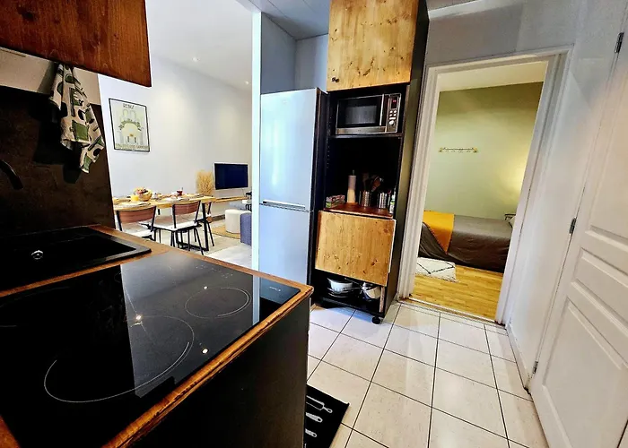 Апартаменты Refuge Urbain - Ideal Pour Familles & Amis - Calme En Plein Centre-ville - Wifi Debit - Netflix - Machine A Laver - Gare, Cathedrale De Reims, Commerces, Restaurants & Transports En Commun Accessibles A Pied En Moins De 10 Minutes *