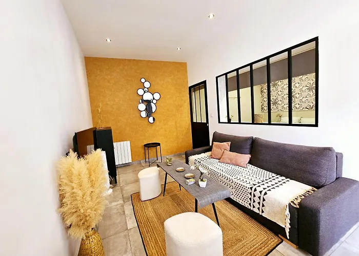 Refuge Urbain - Ideal Pour Familles & Amis - Calme En Plein Centre-ville - Wifi Debit - Netflix - Machine A Laver - Gare, Cathedrale De Reims, Commerces, Restaurants & Transports En Commun Accessibles A Pied En Moins De 10 Minutes Реймс