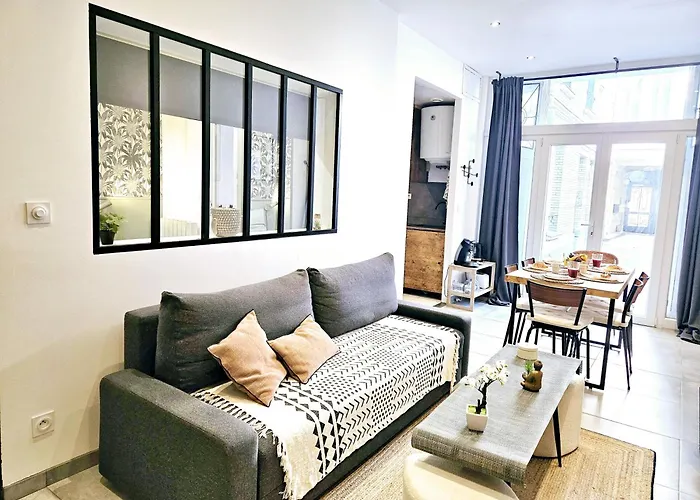 Refuge Urbain - Ideal Pour Familles & Amis - Calme En Plein Centre-ville - Wifi Debit - Netflix - Machine A Laver - Gare, Cathedrale De Reims, Commerces, Restaurants & Transports En Commun Accessibles A Pied En Moins De 10 Minutes *